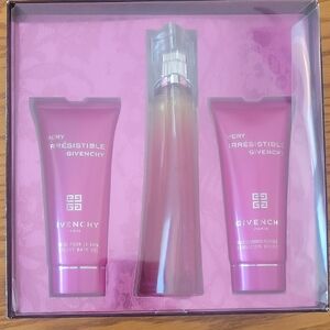 Givenchy Very Irresistible Body Wash Set - Pink and Purple